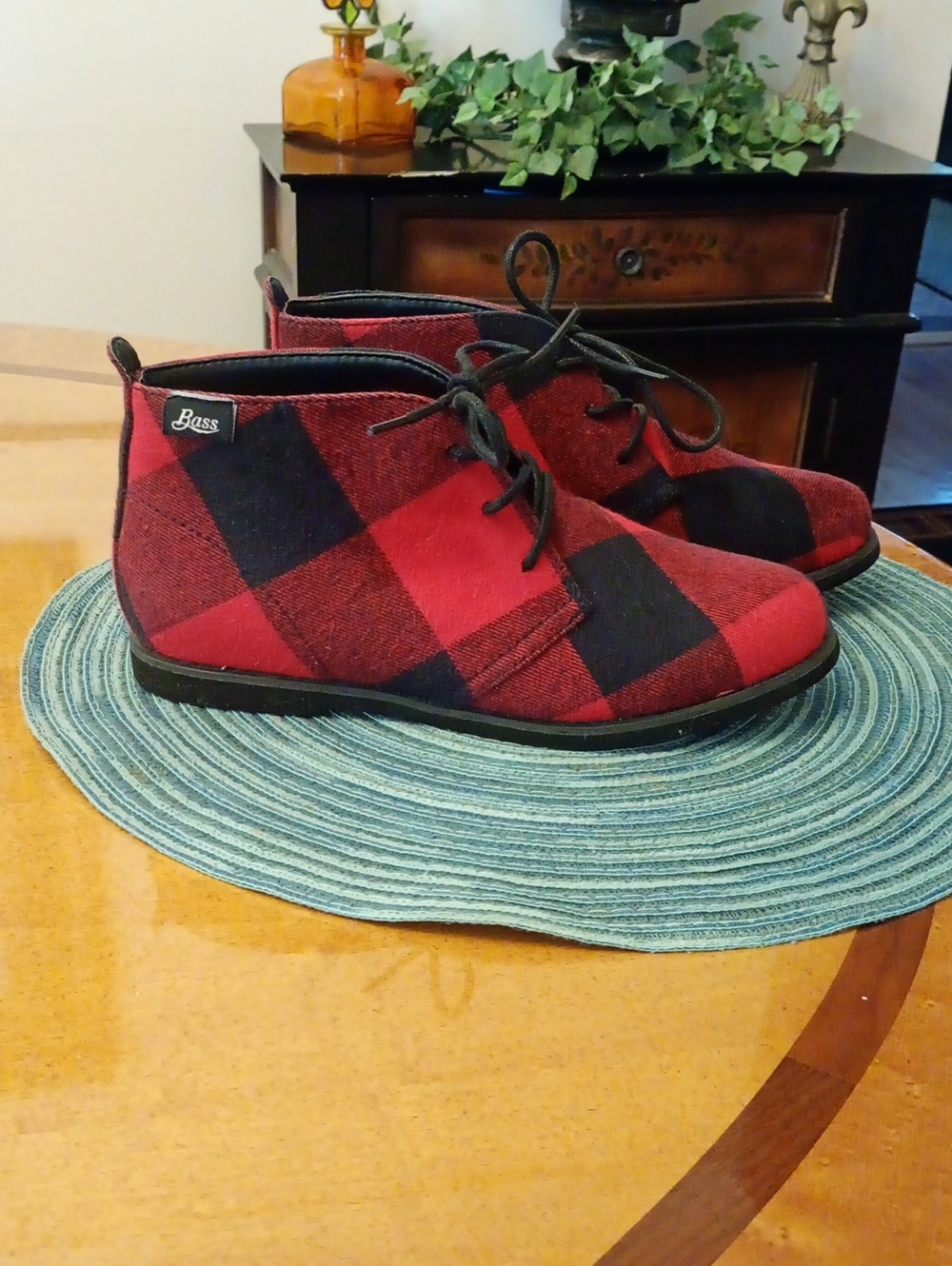 Bass Red and Black Buffalo Plaid Women's Ankle  Boots Sz 6.5